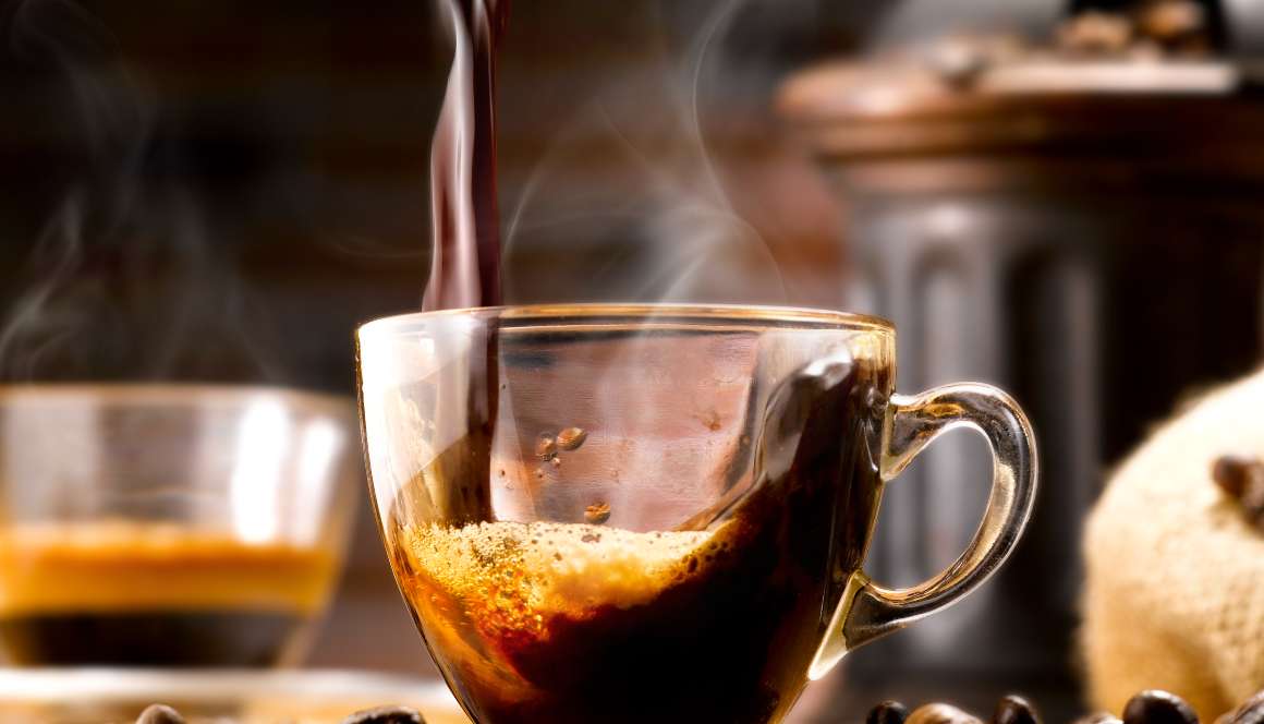 Descubra el impacto de la cafeína en los niveles de magnesio y cómo afecta a su salud. Obtenga más información sobre el café, el agotamiento del magnesio y su prevención.