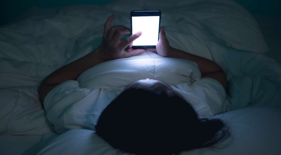 cómo-afectan-los-medios-sociales-al-sueño