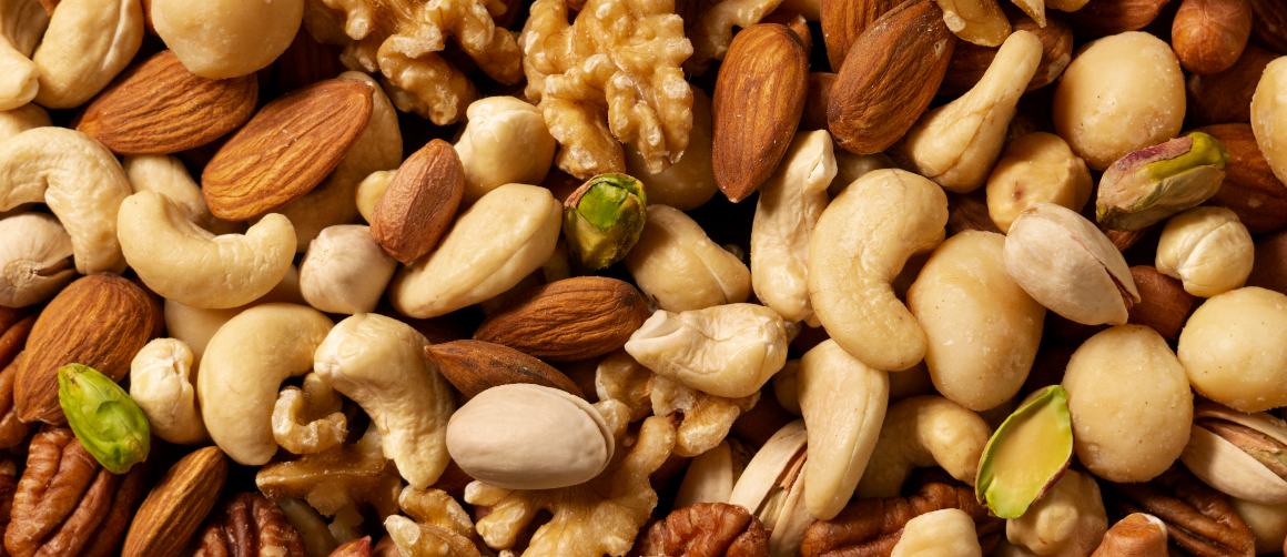 ¿Contienen las nueces altos niveles de ácidos grasos omega-6?