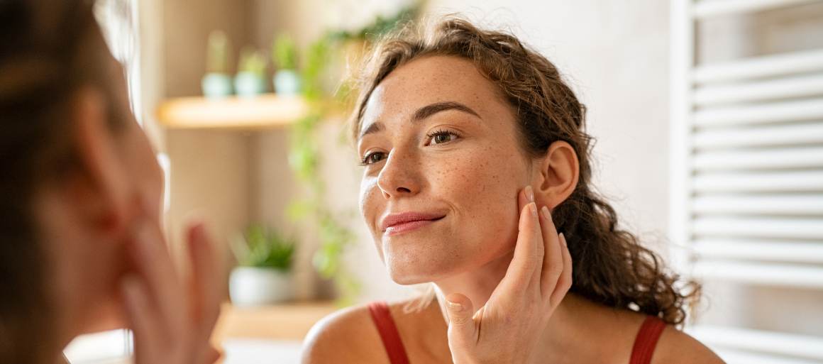 ¿Qué carencia de vitaminas provoca el acné?