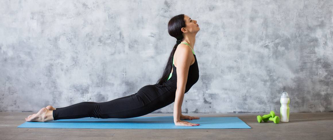 ¿Puede el yoga sustituir al entrenamiento con pesas?